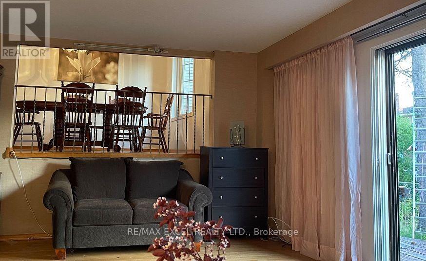 44 Applemore Road W Property Photo 3