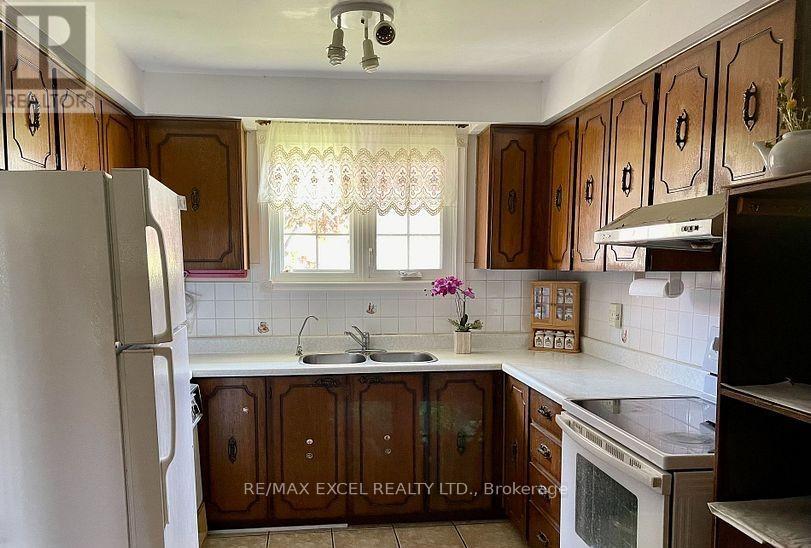 44 Applemore Road W Property Photo 4