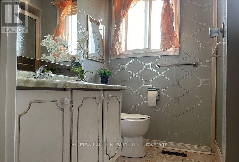 44 Applemore Road W Property Photo 9