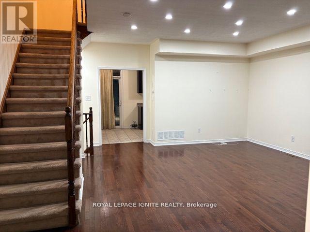 11 Curran Hall Crescent Property Photo 2