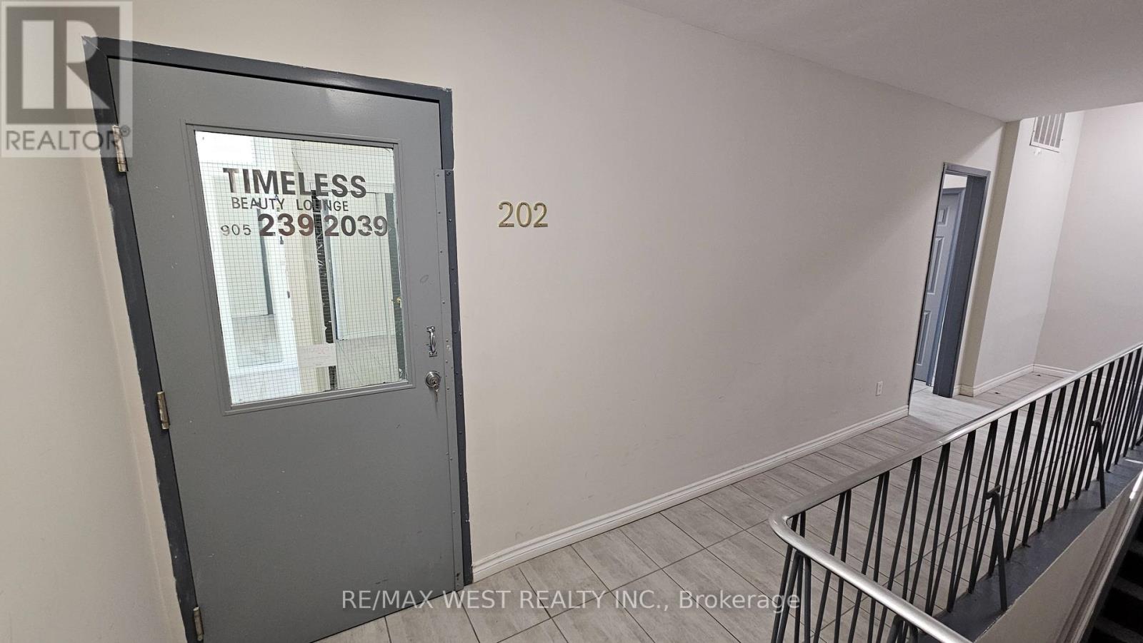 202 - 174 Harwood Avenue Property Photo 2