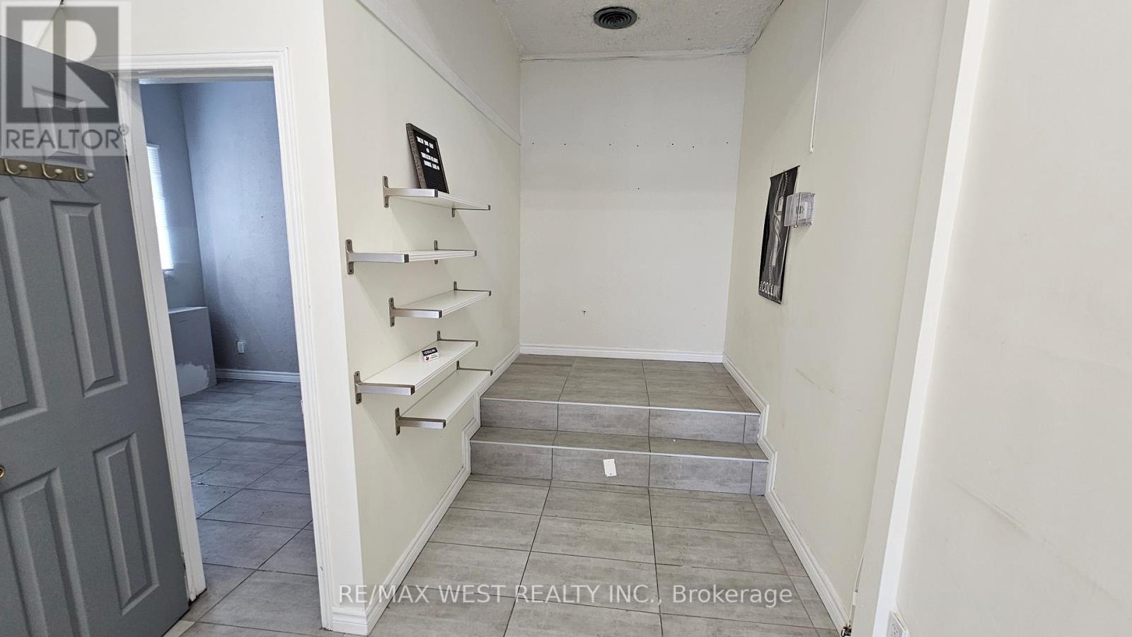 202 - 174 Harwood Avenue Property Photo 9