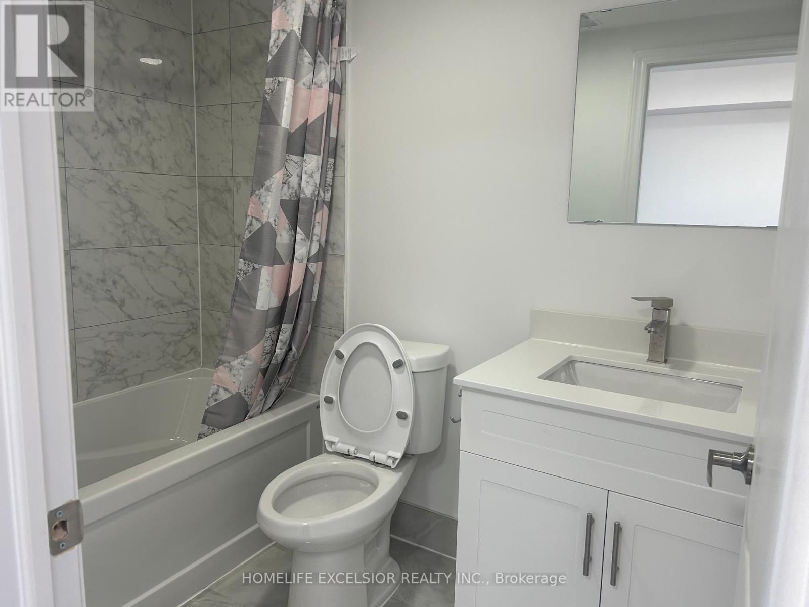 Unit 6 - 3 Simcoe Street S Property Photo 4