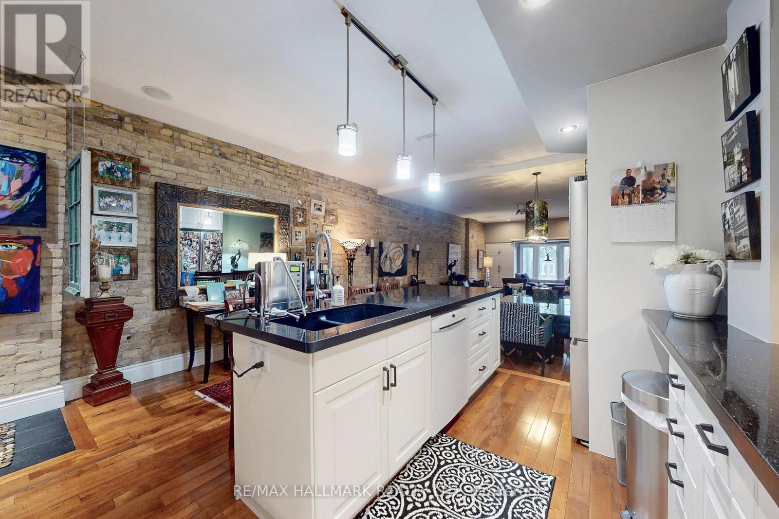 2184 Queen Street E Property Photo 16