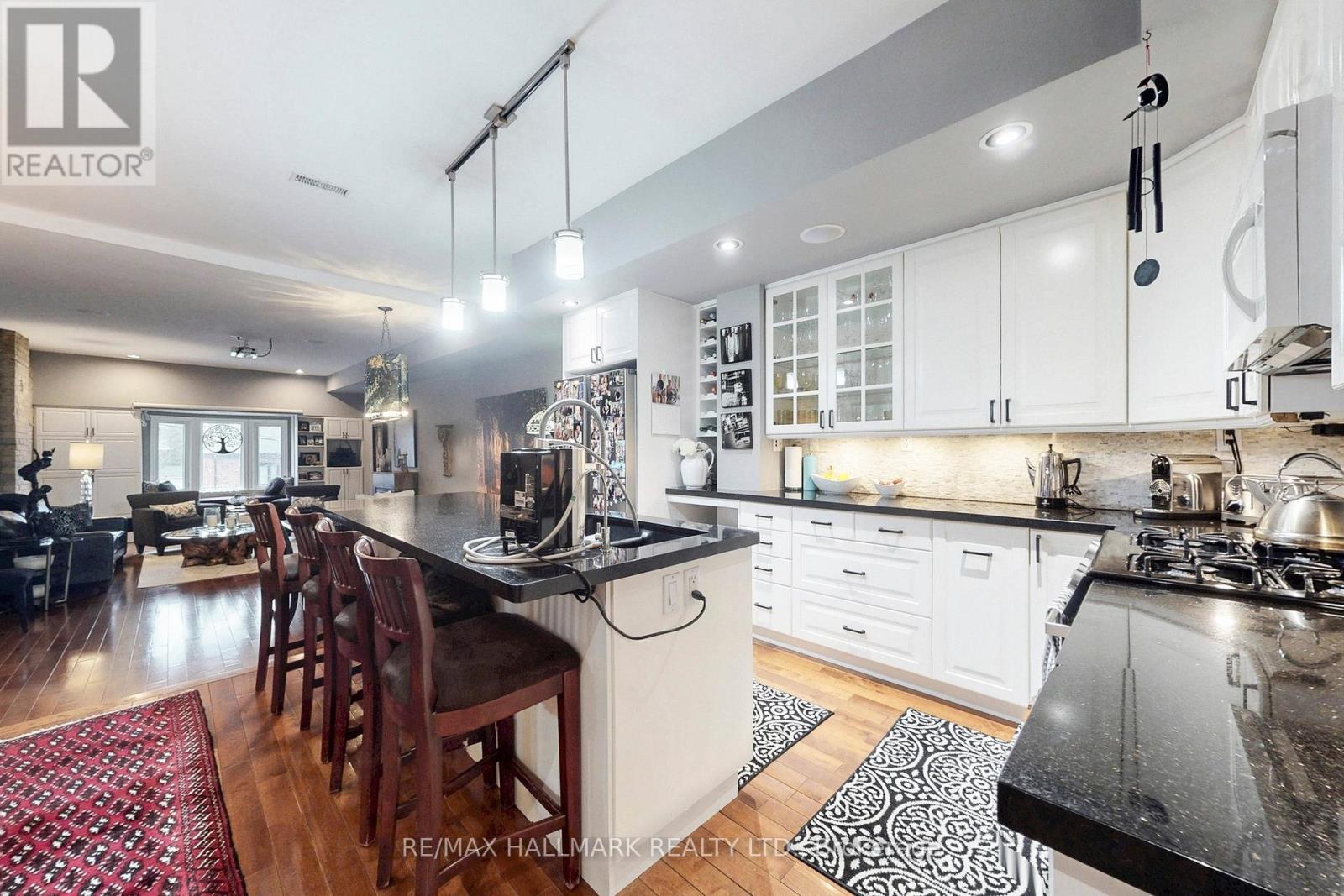 2184 Queen Street E Property Photo 17