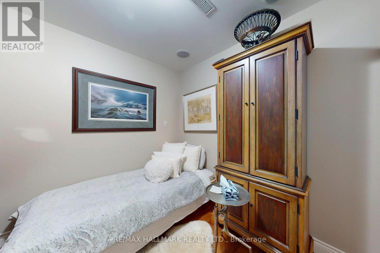 2184 Queen Street E Property Photo 27