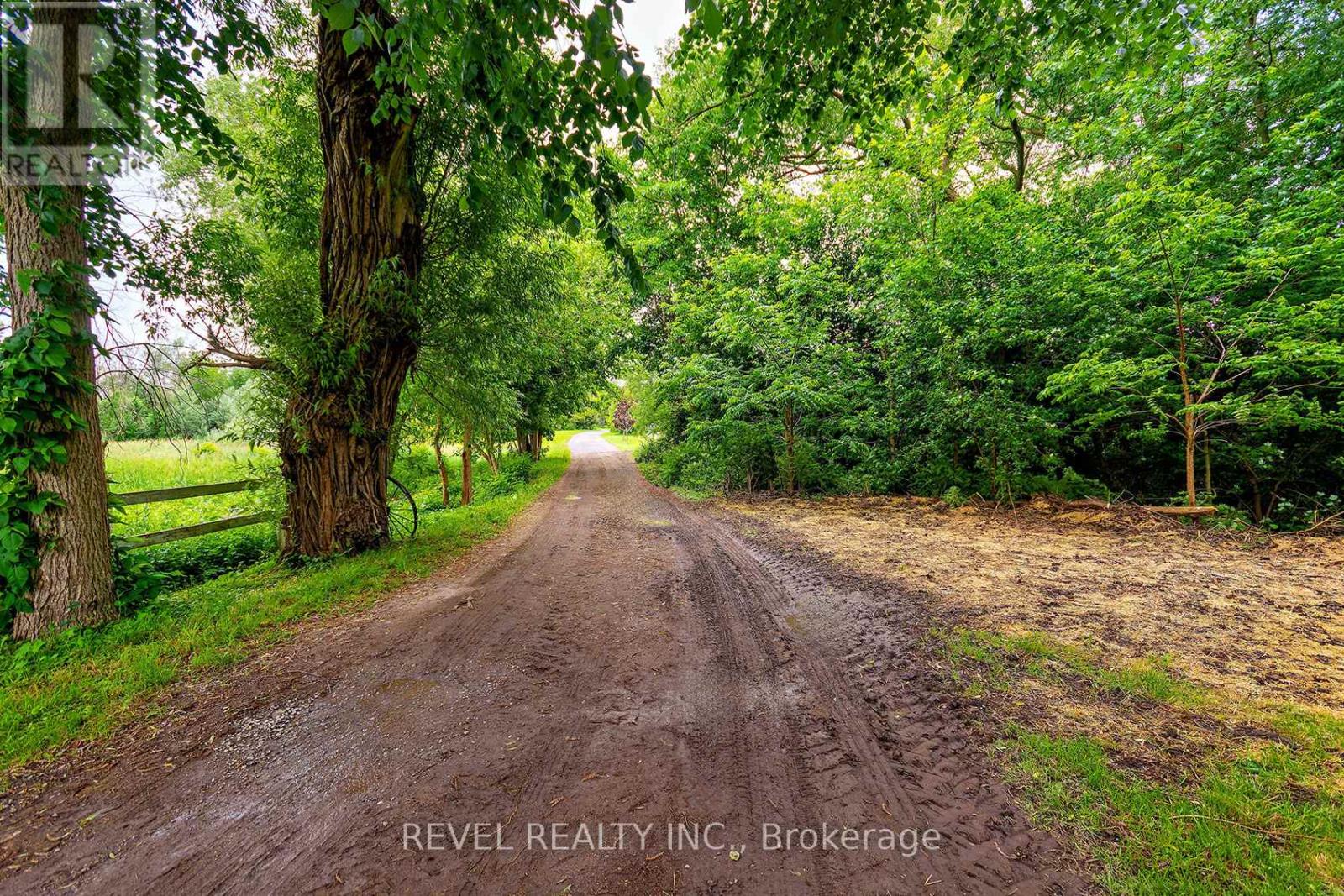 2300 Rosebank Road Property Photo 4