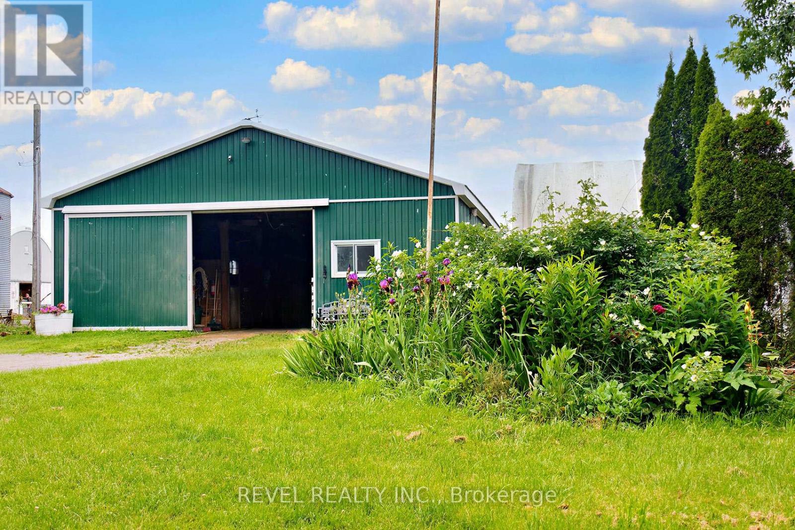 2300 Rosebank Road Property Photo 12