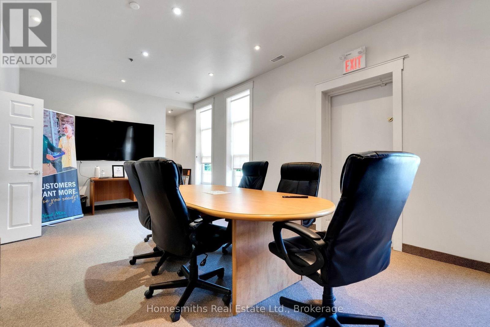 9 Cobbledick Street Property Photo 13