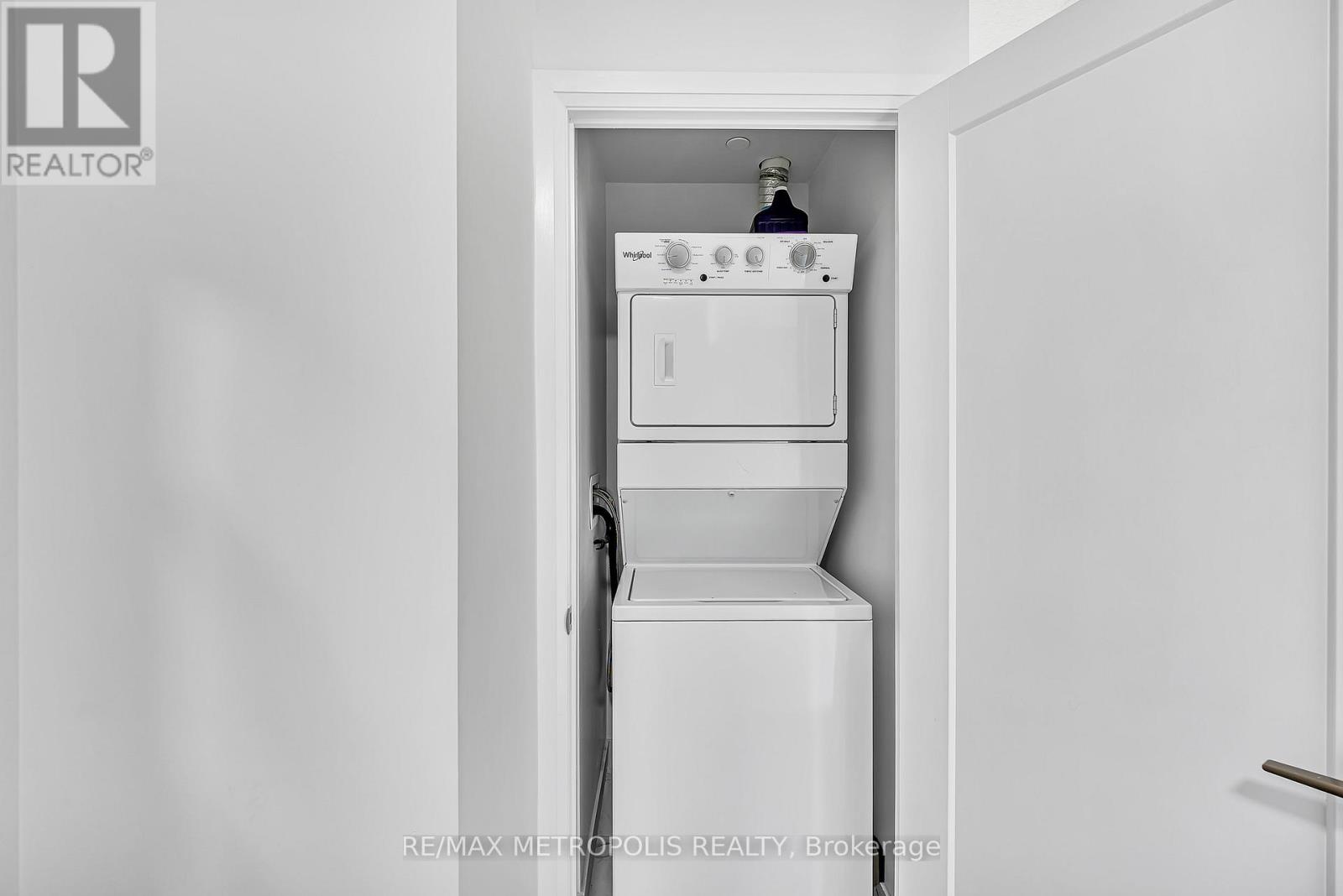 1310 - 3220 Sheppard Avenue E Property Photo 6