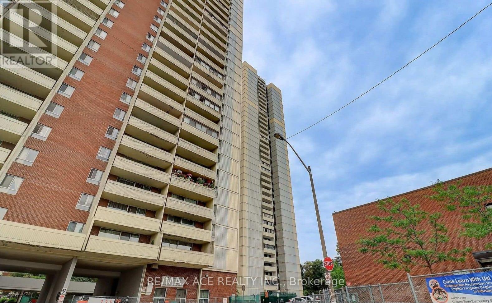 906 - 3 Massey Square Property Photo 1