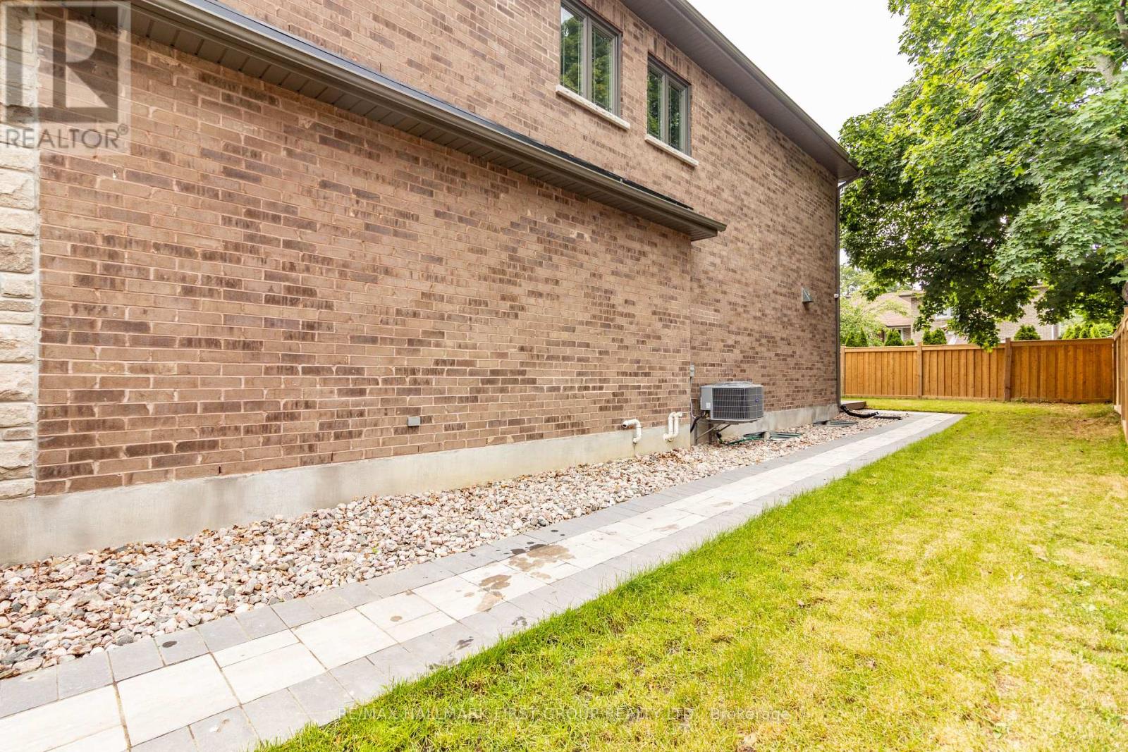 752 Hillview Crescent Property Photo 48