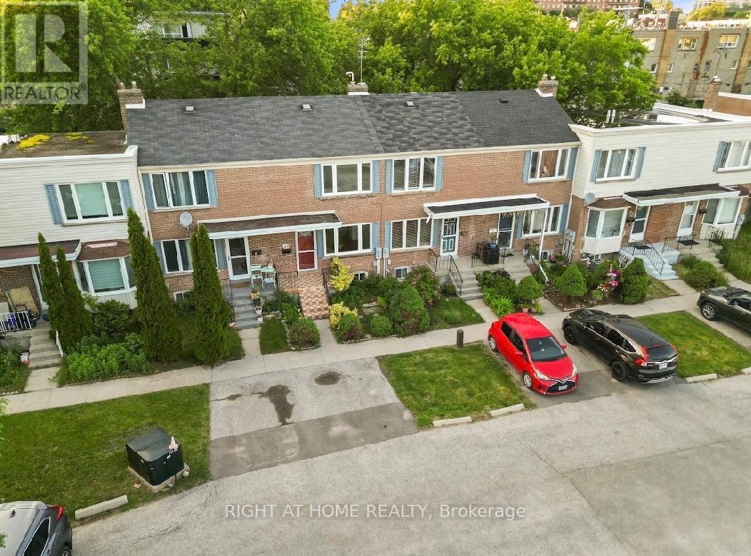 49 - 740 KENNEDY ROAD Property Photo 1