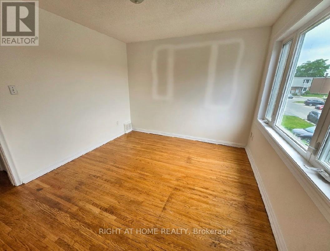 49 - 740 Kennedy Road Property Photo 11