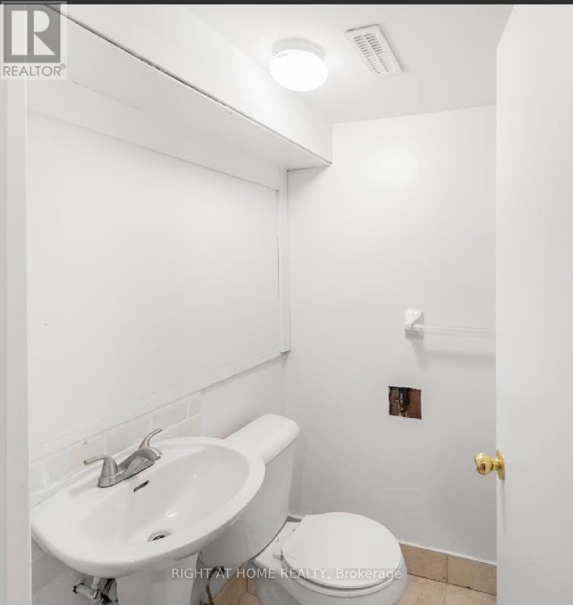 49 - 740 Kennedy Road Property Photo 17