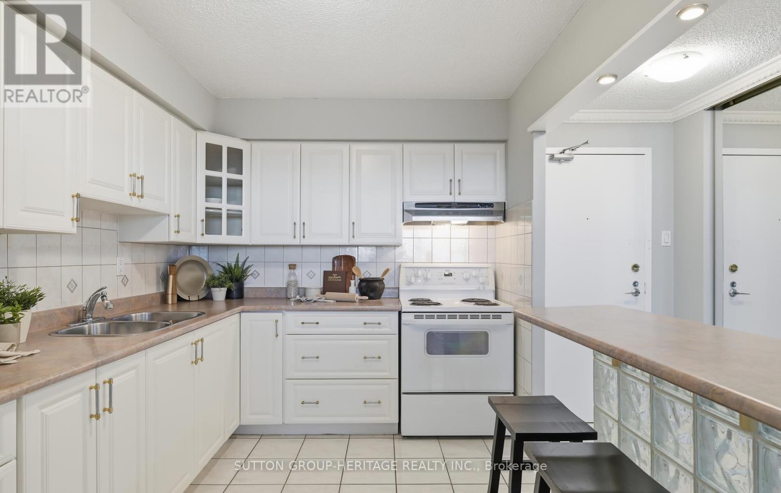 Ph07 - 3380 Eglinton Avenue E Property Photo 7