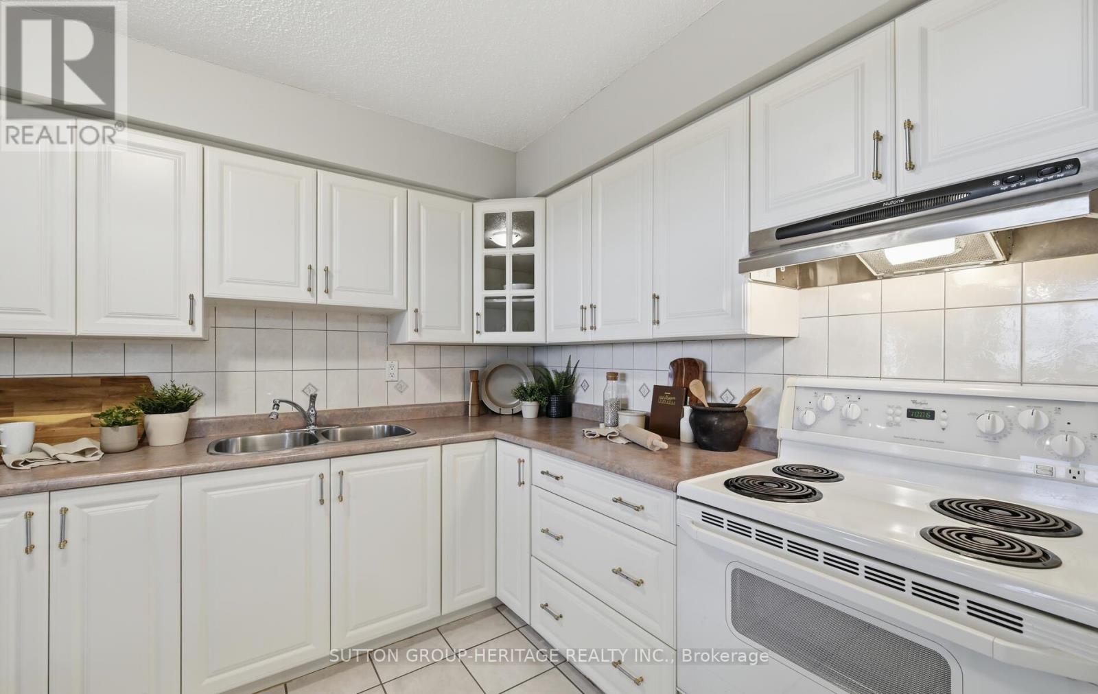 Ph07 - 3380 Eglinton Avenue E Property Photo 10