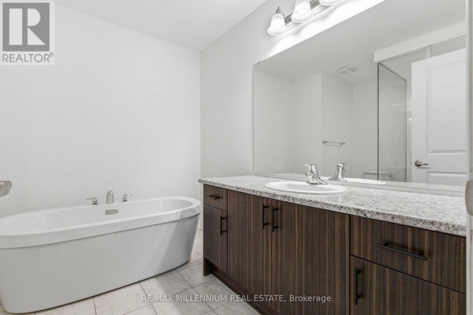 775 Chinook Path Property Photo 26