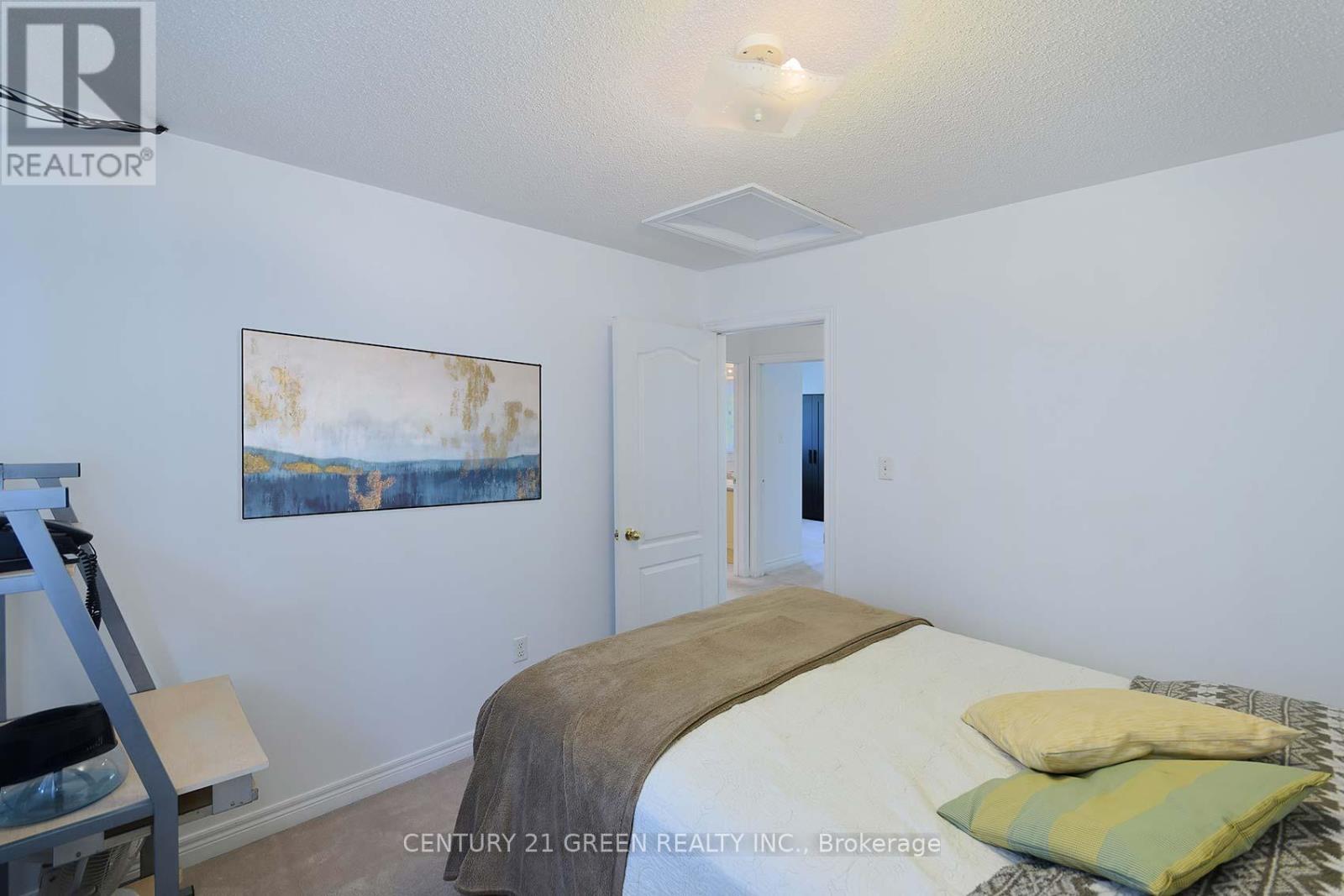 8 Lampman Drive Property Photo 17