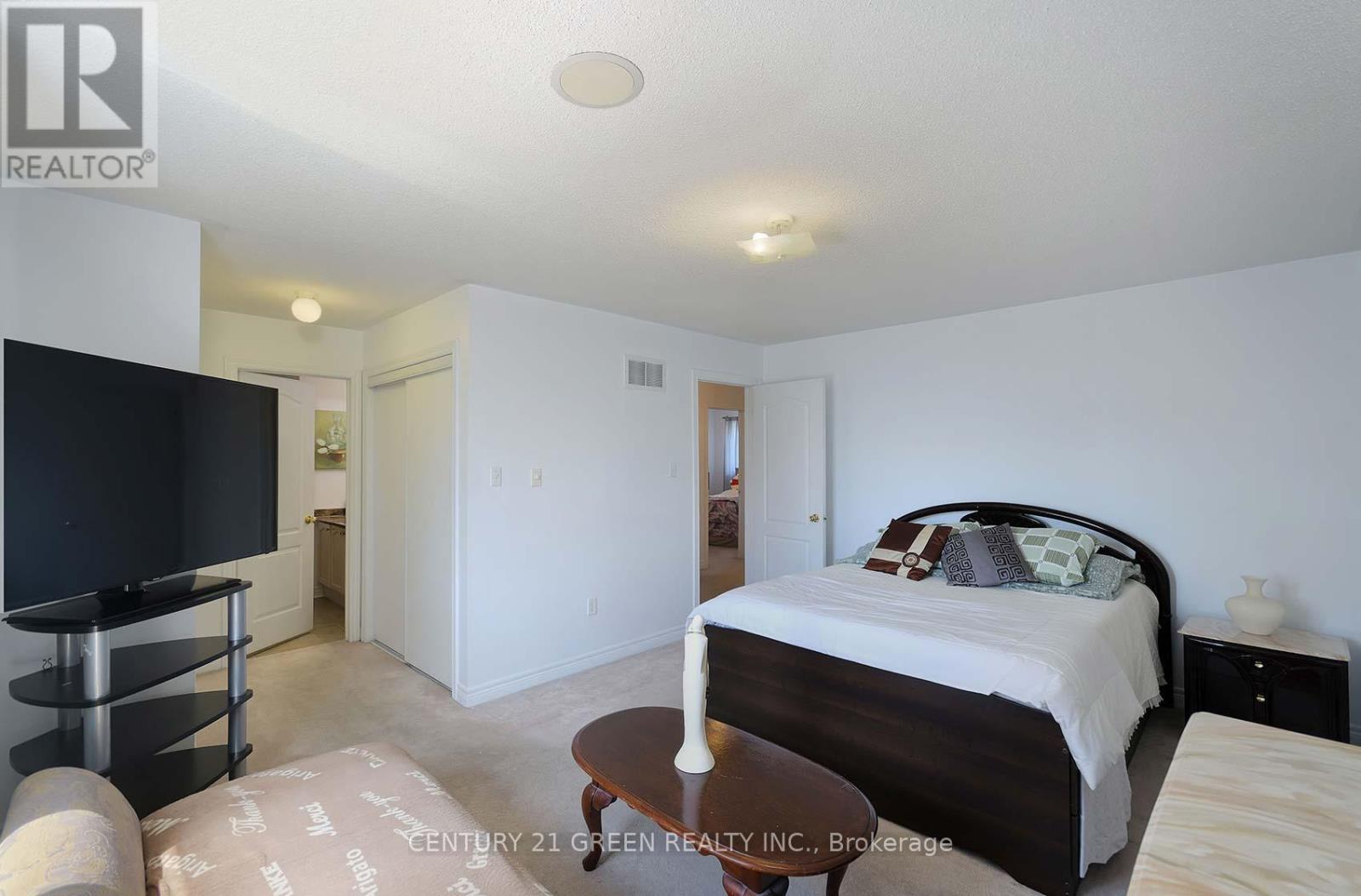 8 Lampman Drive Property Photo 18