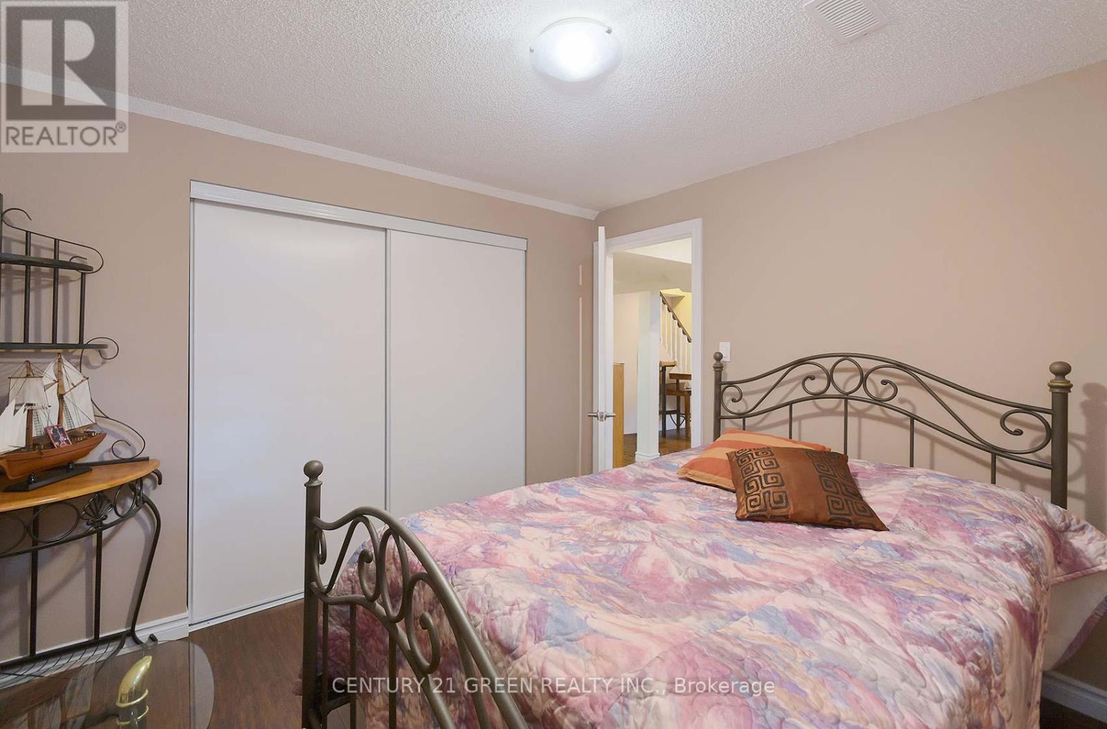 8 Lampman Drive Property Photo 23