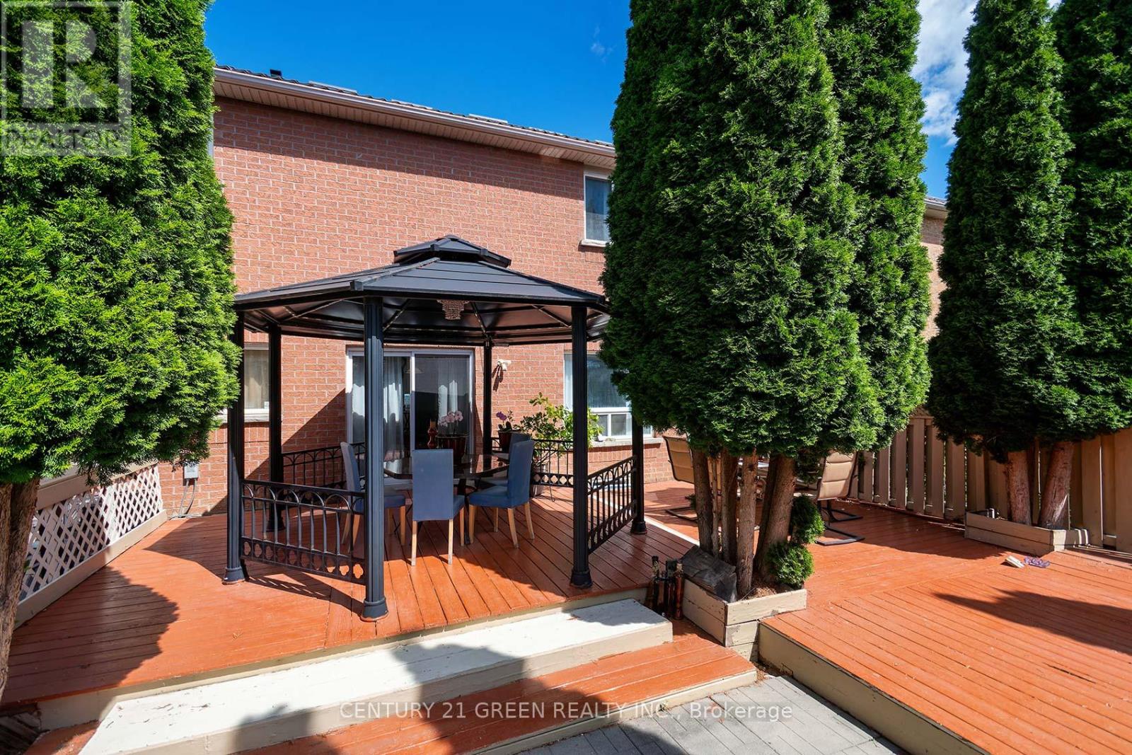 8 Lampman Drive Property Photo 29