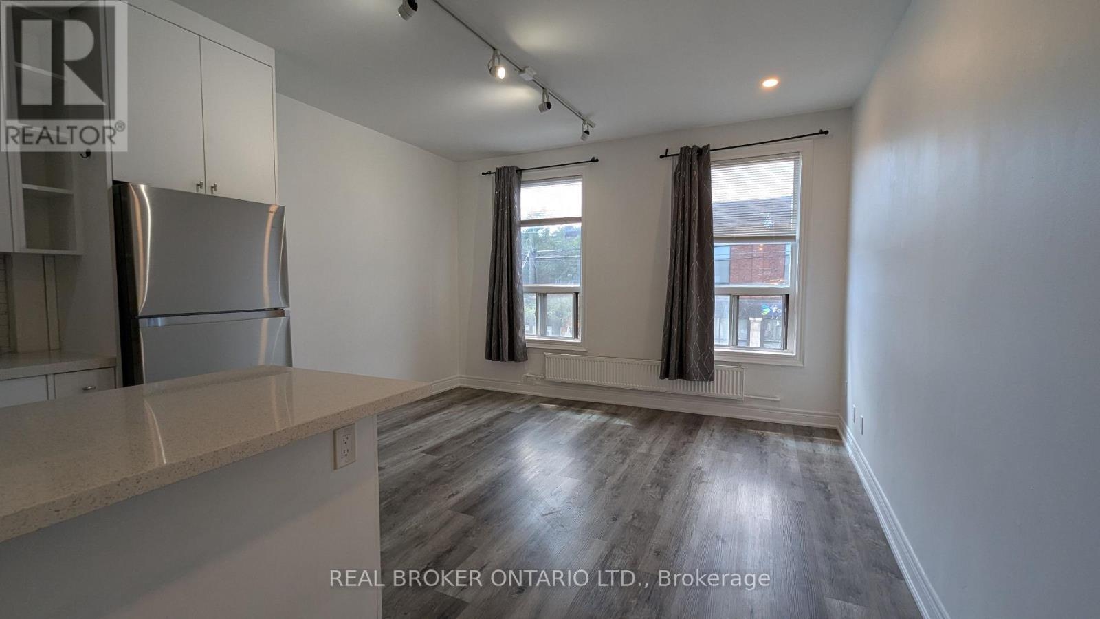 4 - 2199 Gerrard Street E Property Photo 2