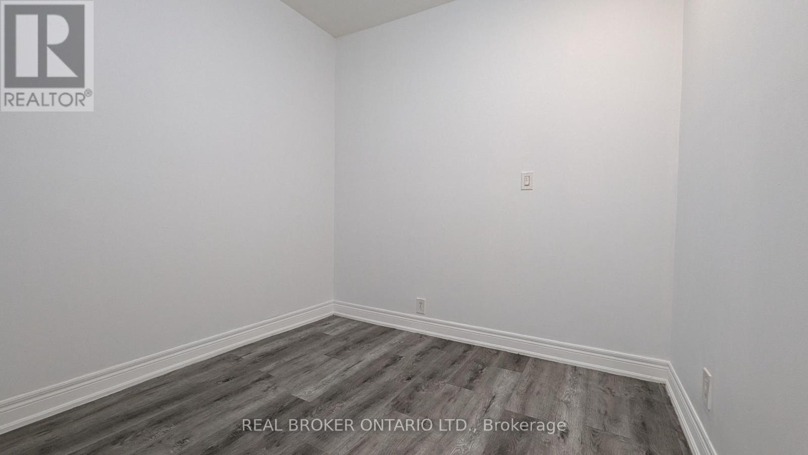 4 - 2199 Gerrard Street E Property Photo 10