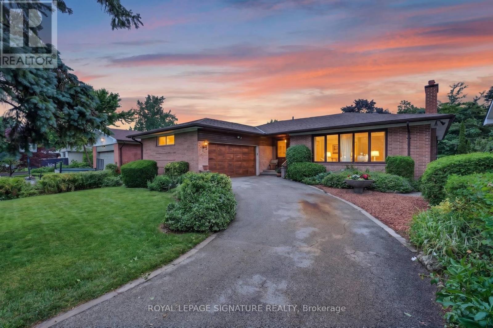 11 Regency Square Property Photo 1