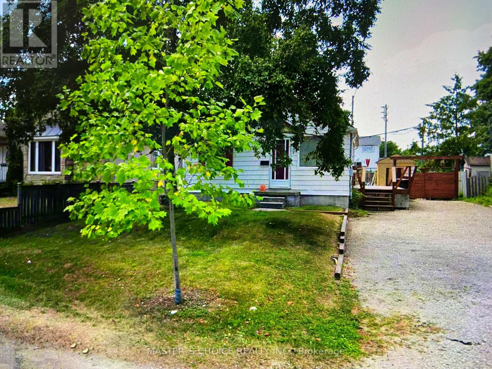 32 AMIENS ROAD Property Photo 1