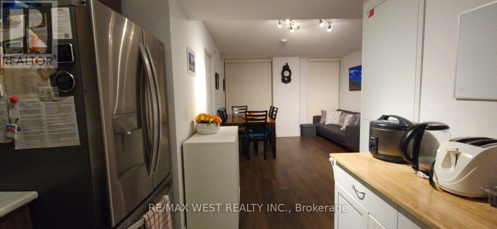 426 - 8 Trent Avenue Property Photo 11