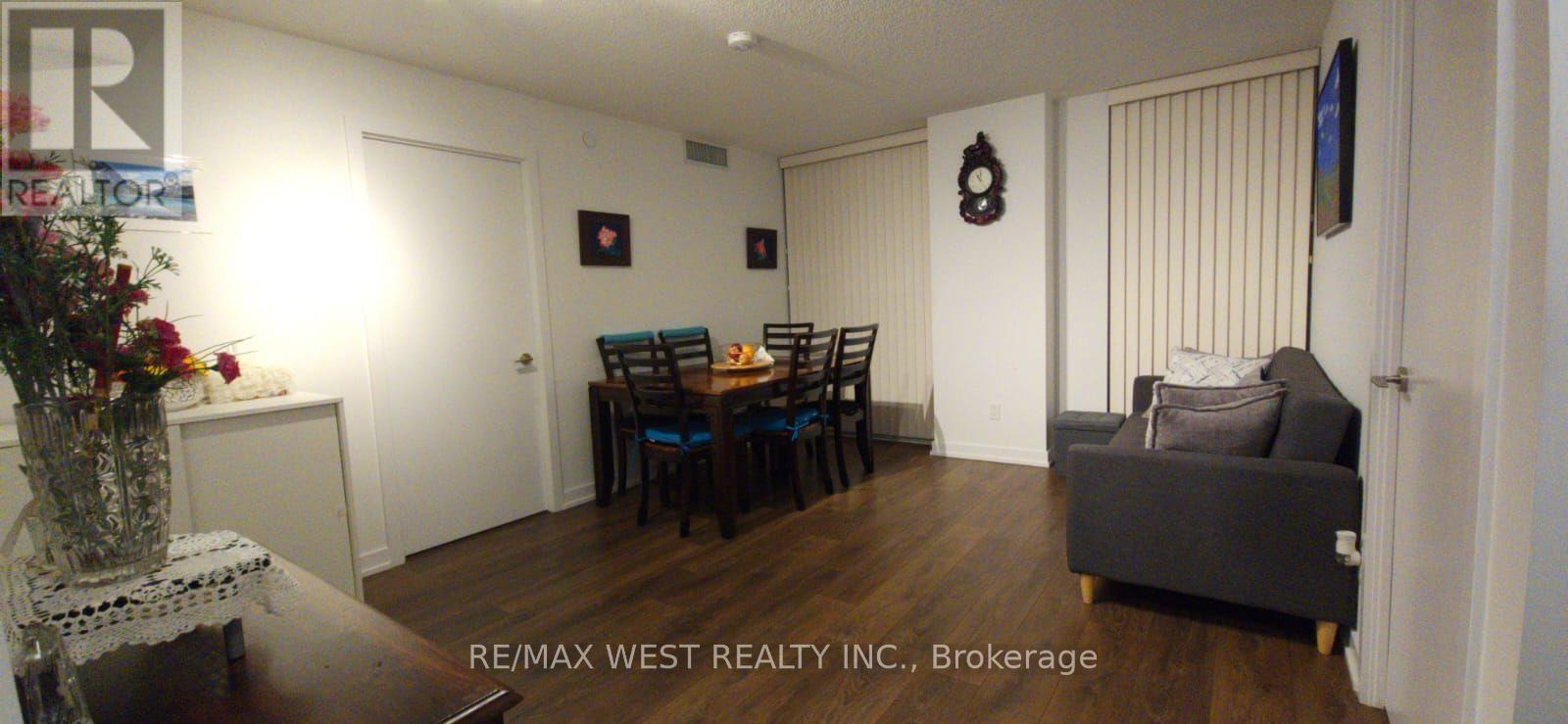 426 - 8 Trent Avenue Property Photo 12