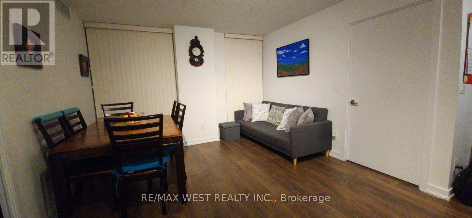 426 - 8 Trent Avenue Property Photo 13