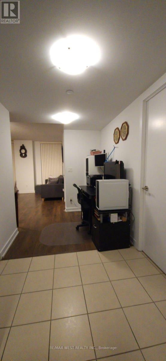 426 - 8 Trent Avenue Property Photo 15