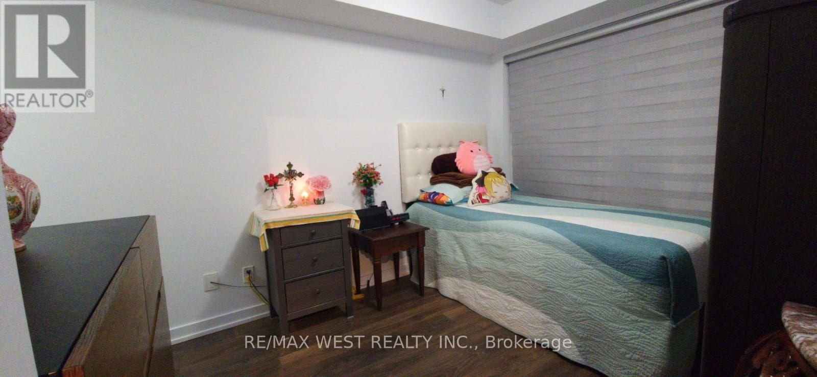 426 - 8 Trent Avenue Property Photo 17