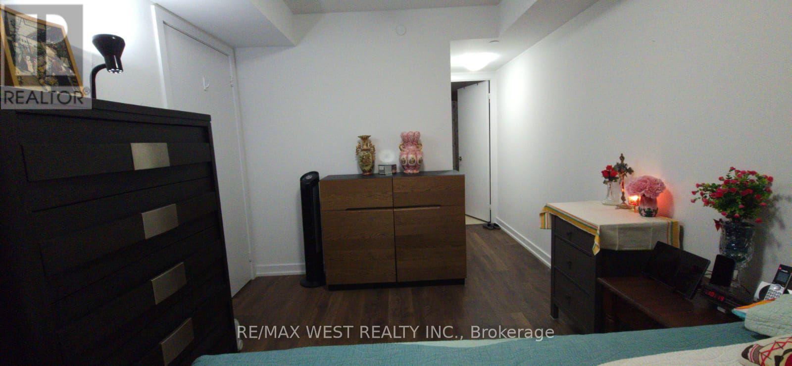 426 - 8 Trent Avenue Property Photo 18