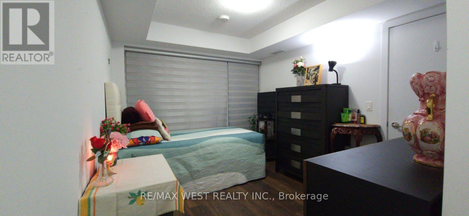 426 - 8 Trent Avenue Property Photo 19