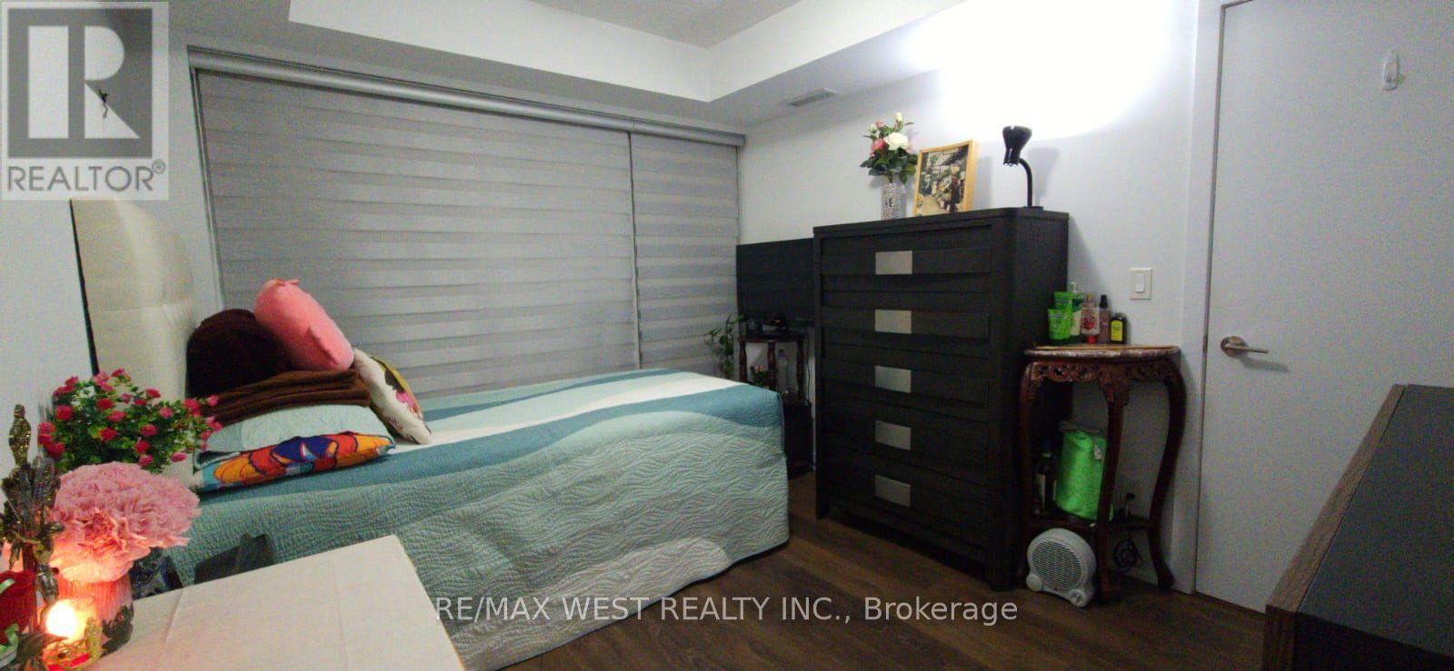 426 - 8 Trent Avenue Property Photo 20