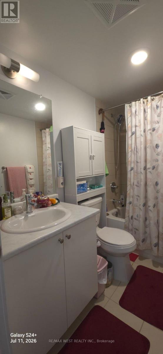 426 - 8 Trent Avenue Property Photo 21