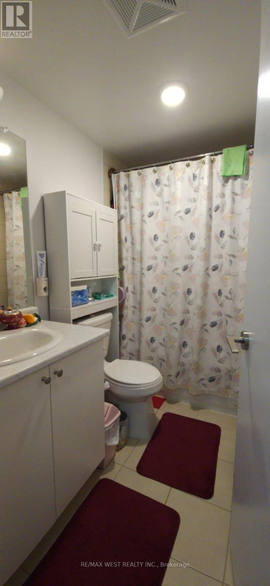 426 - 8 Trent Avenue Property Photo 23