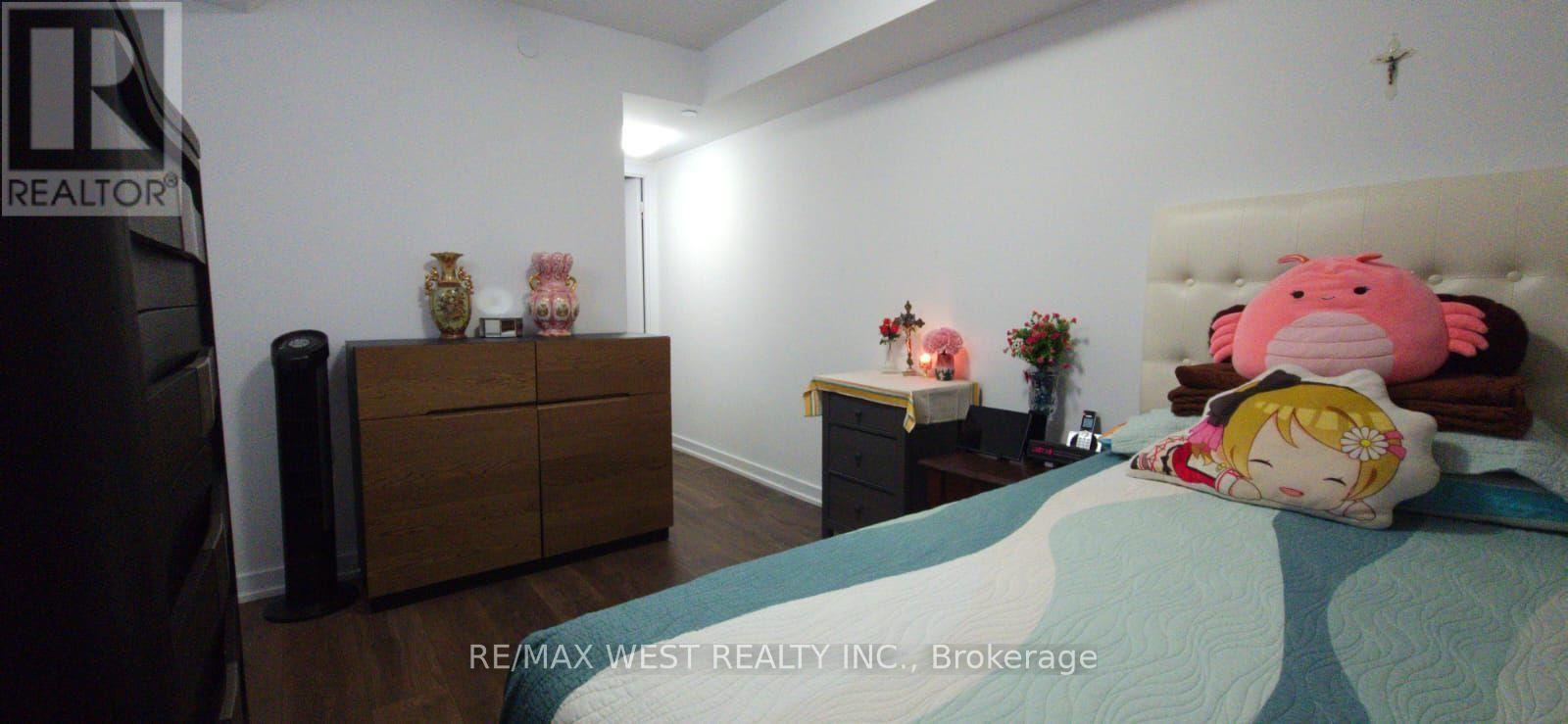 426 - 8 Trent Avenue Property Photo 24