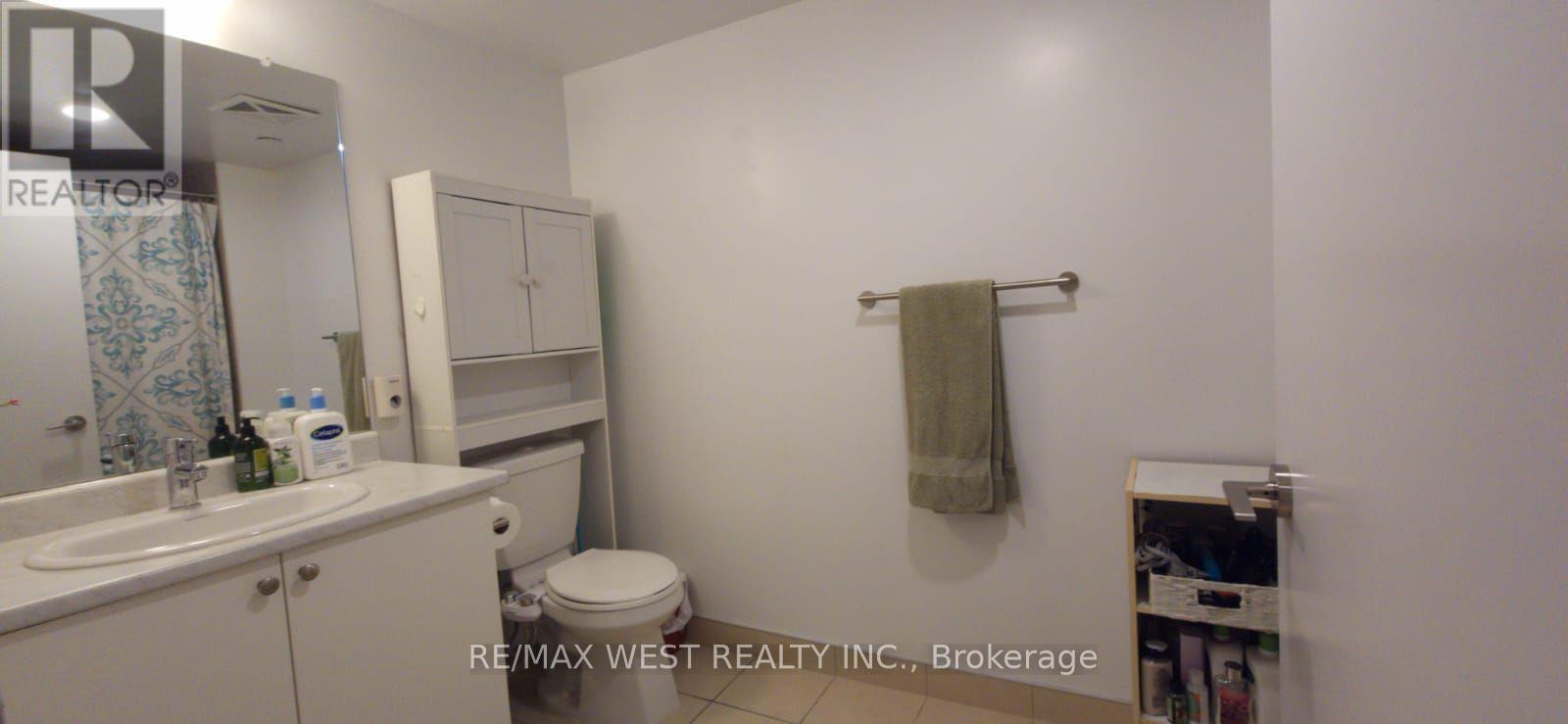426 - 8 Trent Avenue Property Photo 26