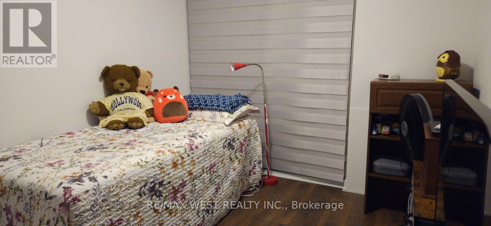 426 - 8 Trent Avenue Property Photo 27