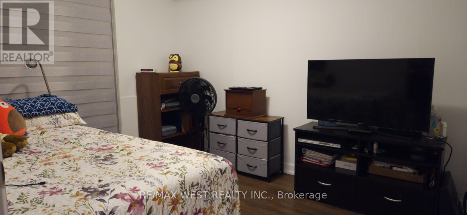 426 - 8 Trent Avenue Property Photo 28
