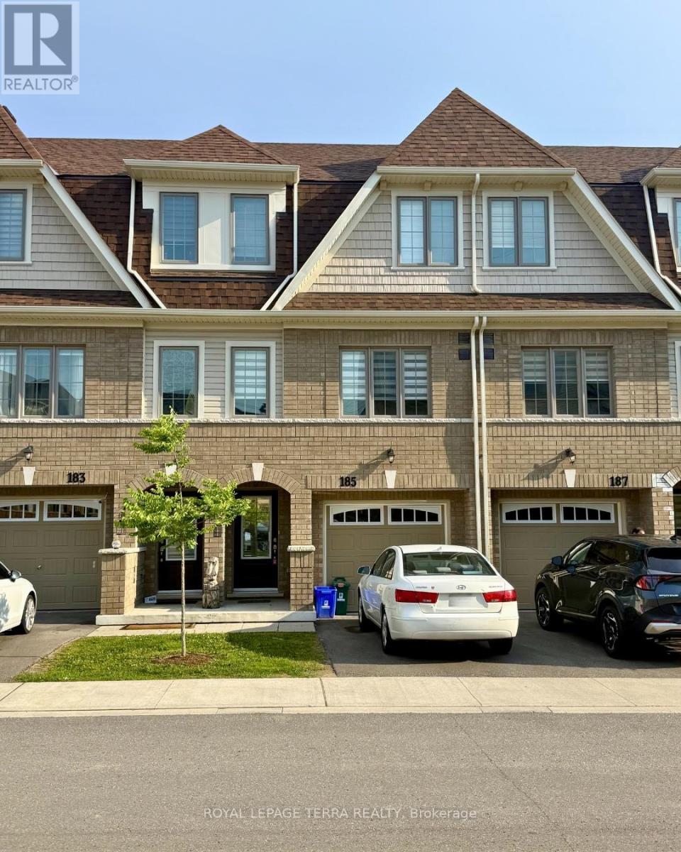 185 ROYAL NORTHERN PATH Property Photo 1