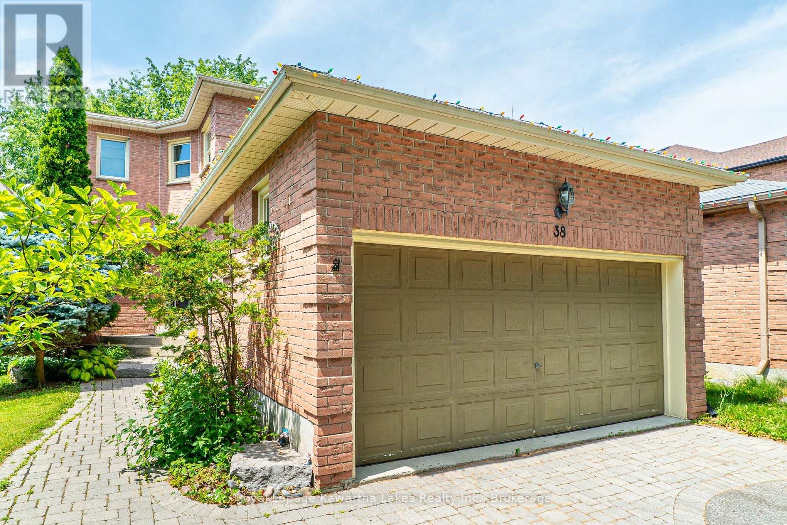 38 Lipton Crescent Property Photo 2