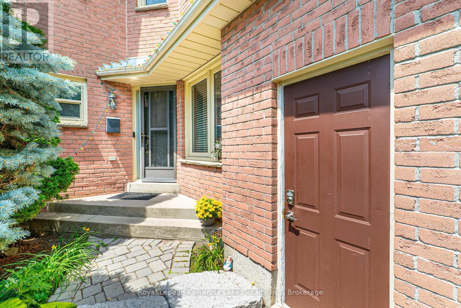 38 Lipton Crescent Property Photo 4