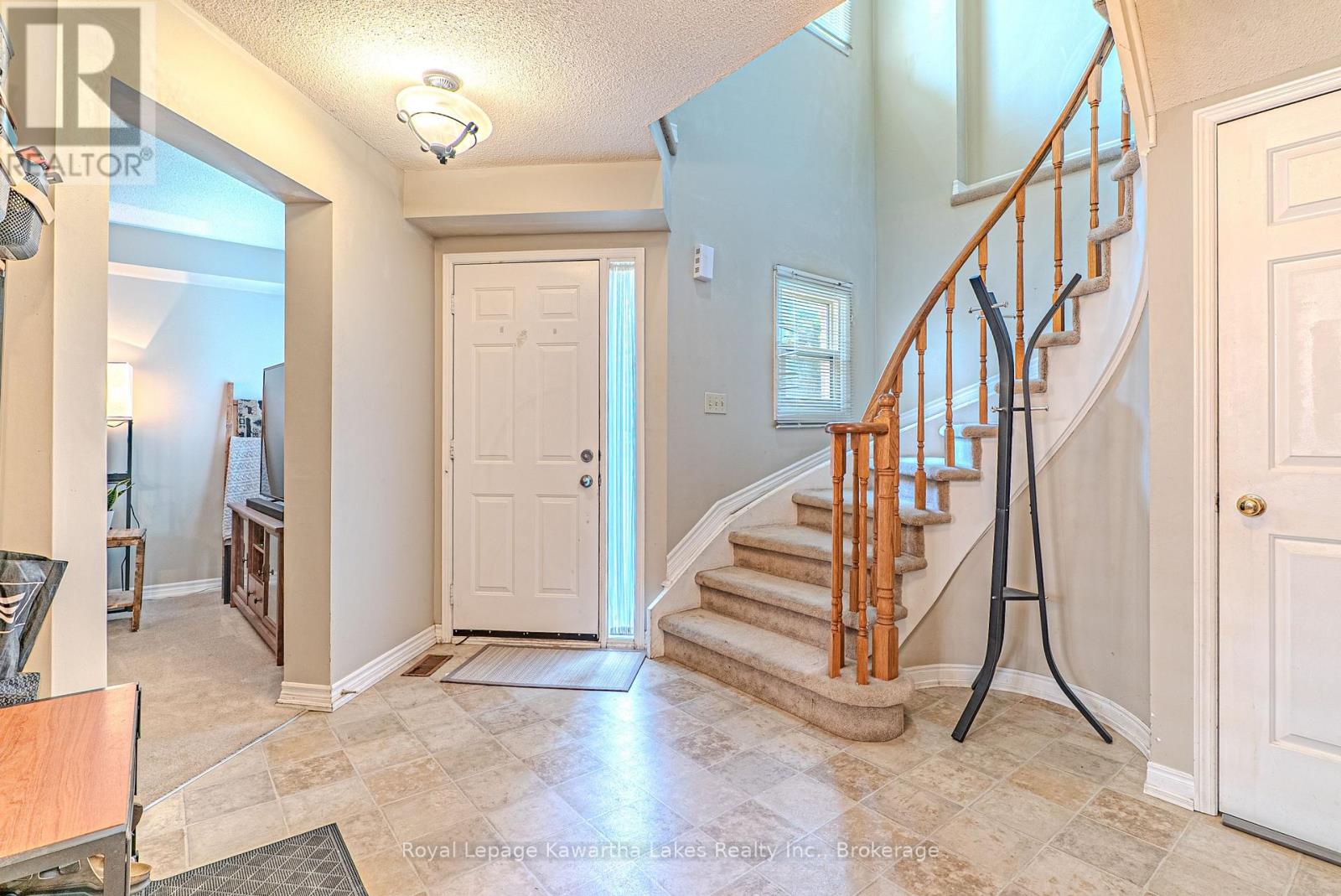 38 Lipton Crescent Property Photo 6