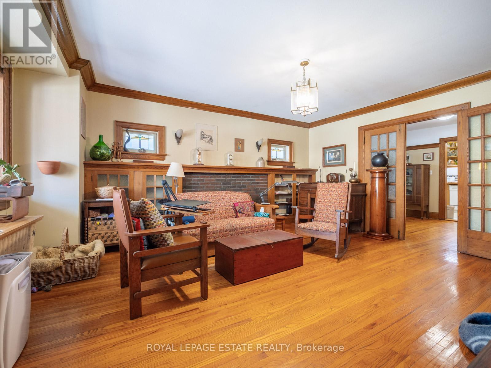 2275 Queen Street E Property Photo 16