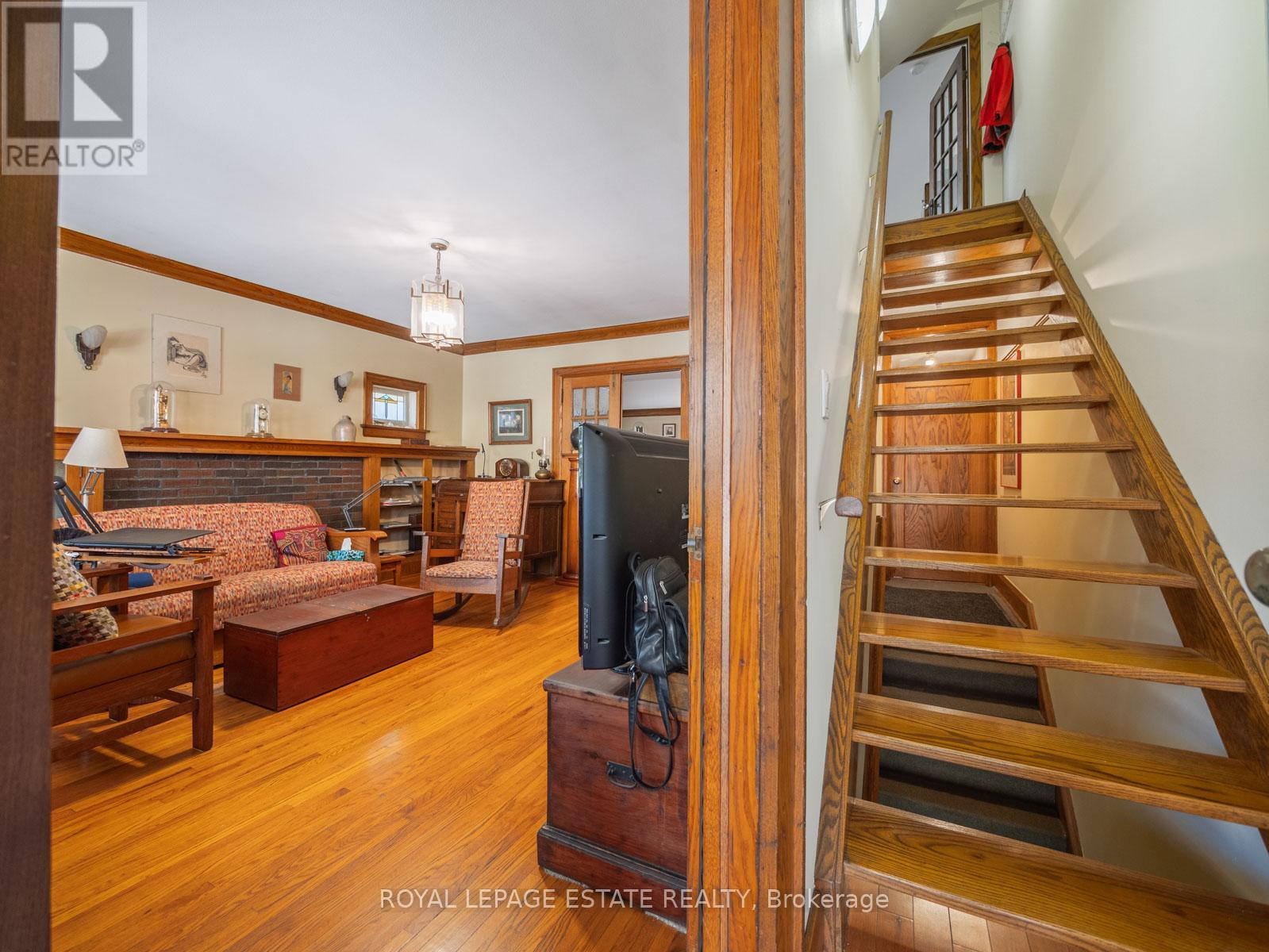 2275 Queen Street E Property Photo 29